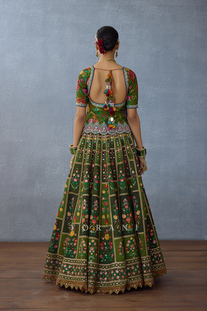 Dil Saaz Avora Lehenga Set