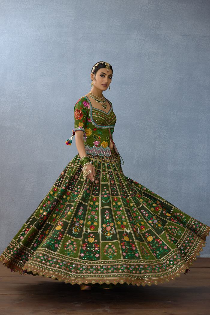 Dil Saaz Avora Lehenga Set