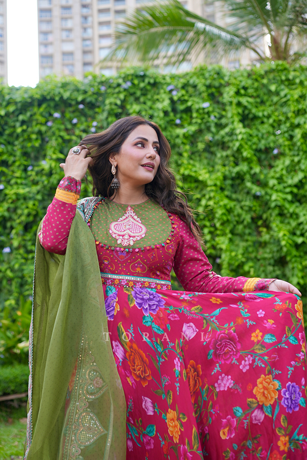 Hina Khan in DIL SURKH NIMAT ANARKALI SET