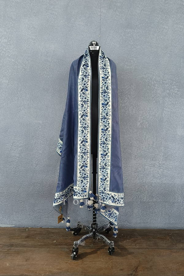 Sale- Kali Neeli Niyara Dupatta